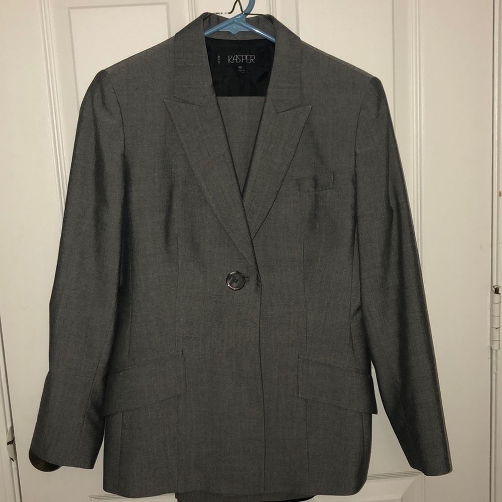 Kasper 2-Piece Gray Suit